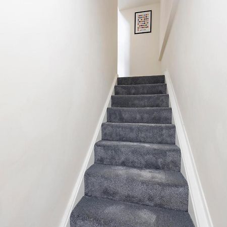 2 Bedroom Apartment On Peebles High Street Eksteriør bilde