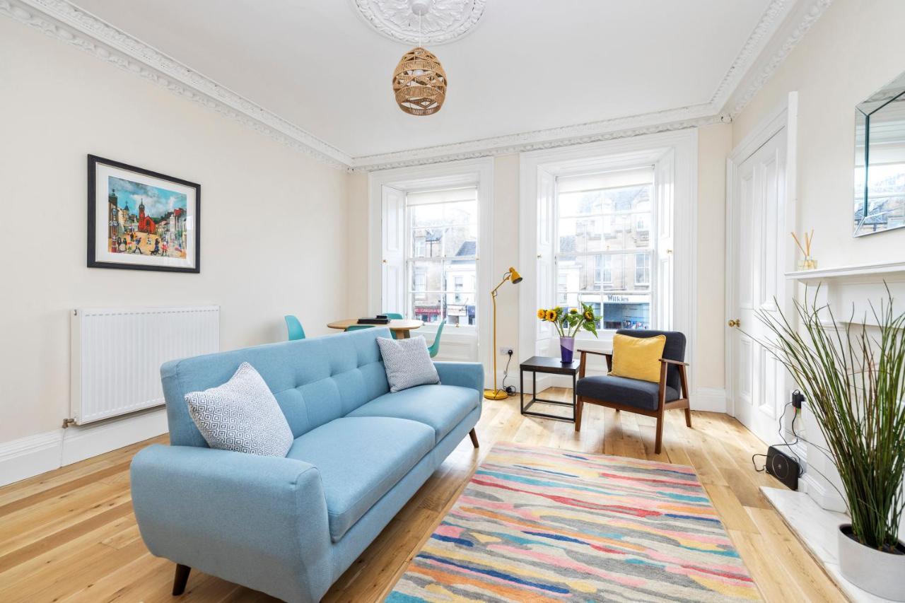 2 Bedroom Apartment On Peebles High Street Eksteriør bilde